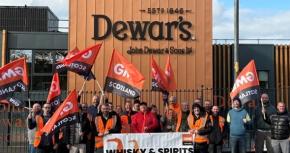 Whisky workers strike over holiday threat